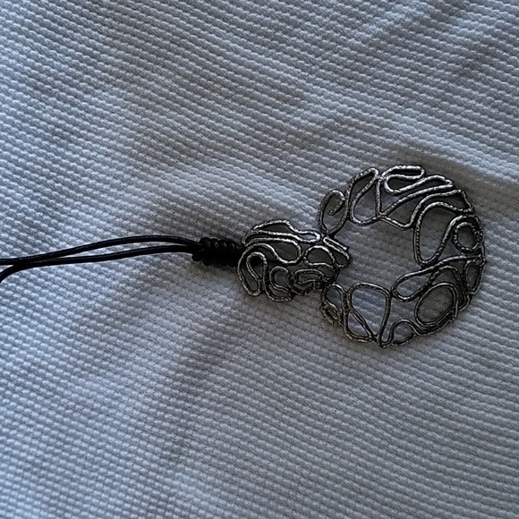 Art necklace from high-end boutique in Miami. - Picture 3 of 8